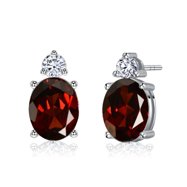 

Italo Oval Cut Garnet Stud Earrings In 925 Silver, White