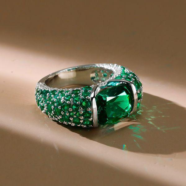 Why Choose a Green Emerald Ring for Wedding Rings for Women?