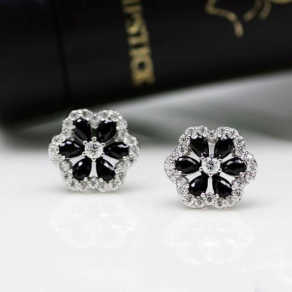 Why Black Stud Earrings Are the Ultimate Statement Jewelry？