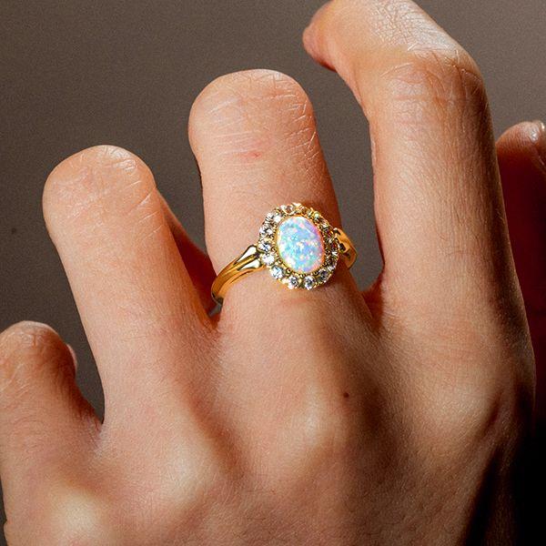 The Allure of Halo Vintage Engagement Ring