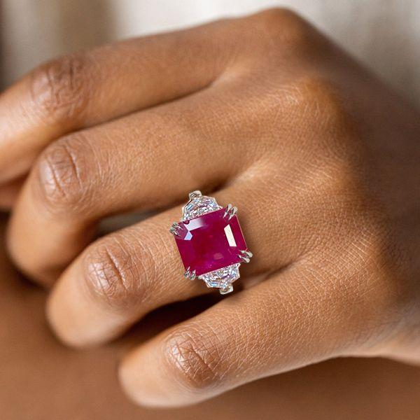 The Elegance of Ruby Emerald Ring: Color and Meaning