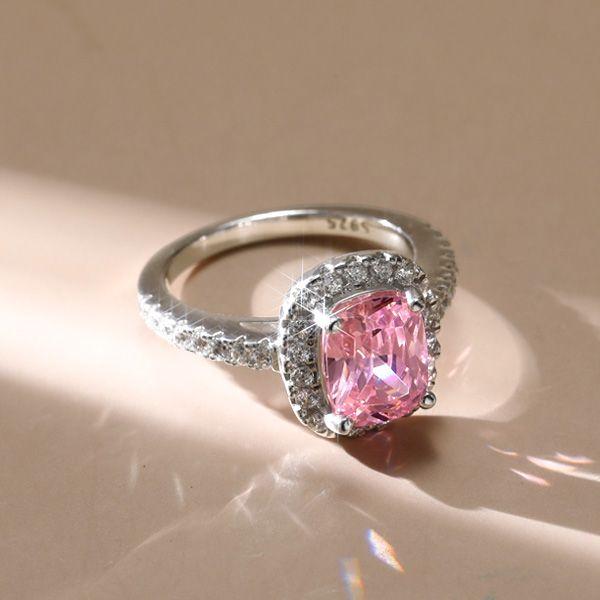 Blue Topaz Rings VS Pink Ring: Which One is Right for You?