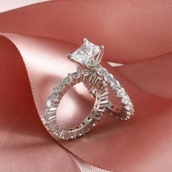 Unique Wedding Ring Sets for Her: A Timeless Choice