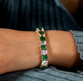 The Elegance of an Emerald Tennis Bracelet